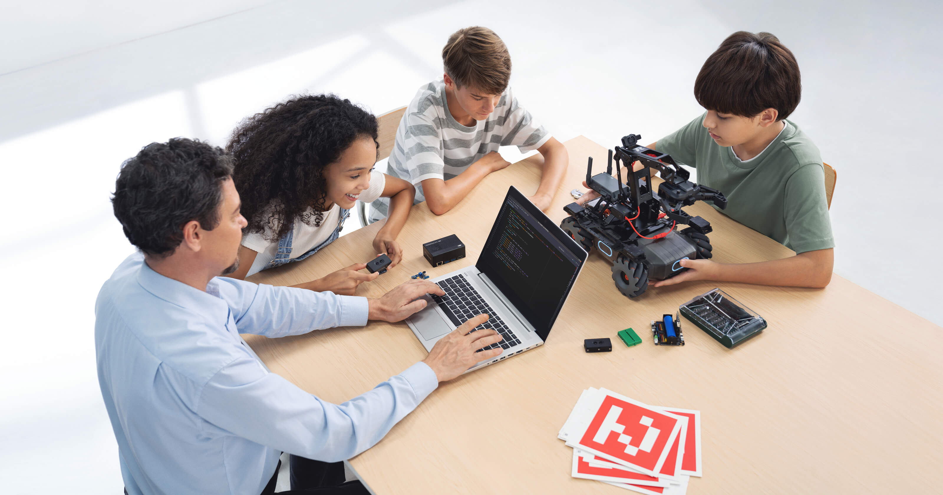 (ยกเลิกจำหน่าย) ชุดสื่อการเรียนการสอนหุ่นยนต์ RoboMaster EP Core