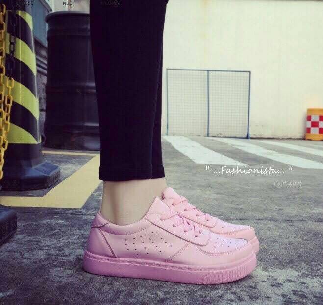 รองเท้าผ้าใบ เรียบหรู สีชมพู