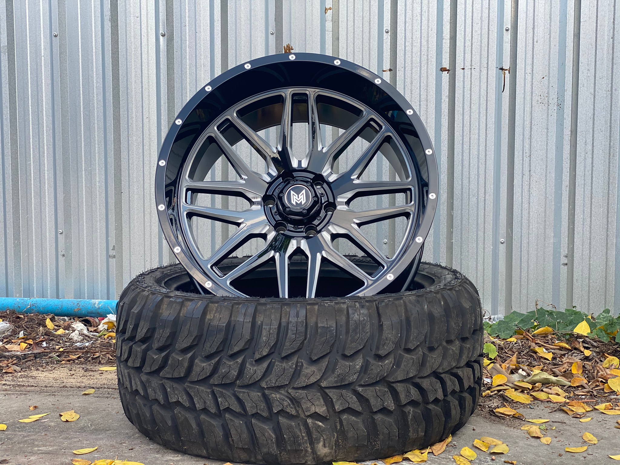 MAGNETIC 22x12 ET-44 CROSSWIND MT 33/12.5R22