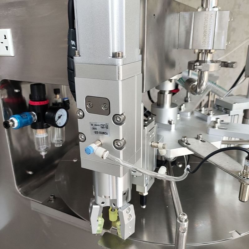 เครื่องบรรจุและปิดฝาอัตโนมัติ รุ่น JSK สำหรับถุงบรรจุแบบมีจุ 23726