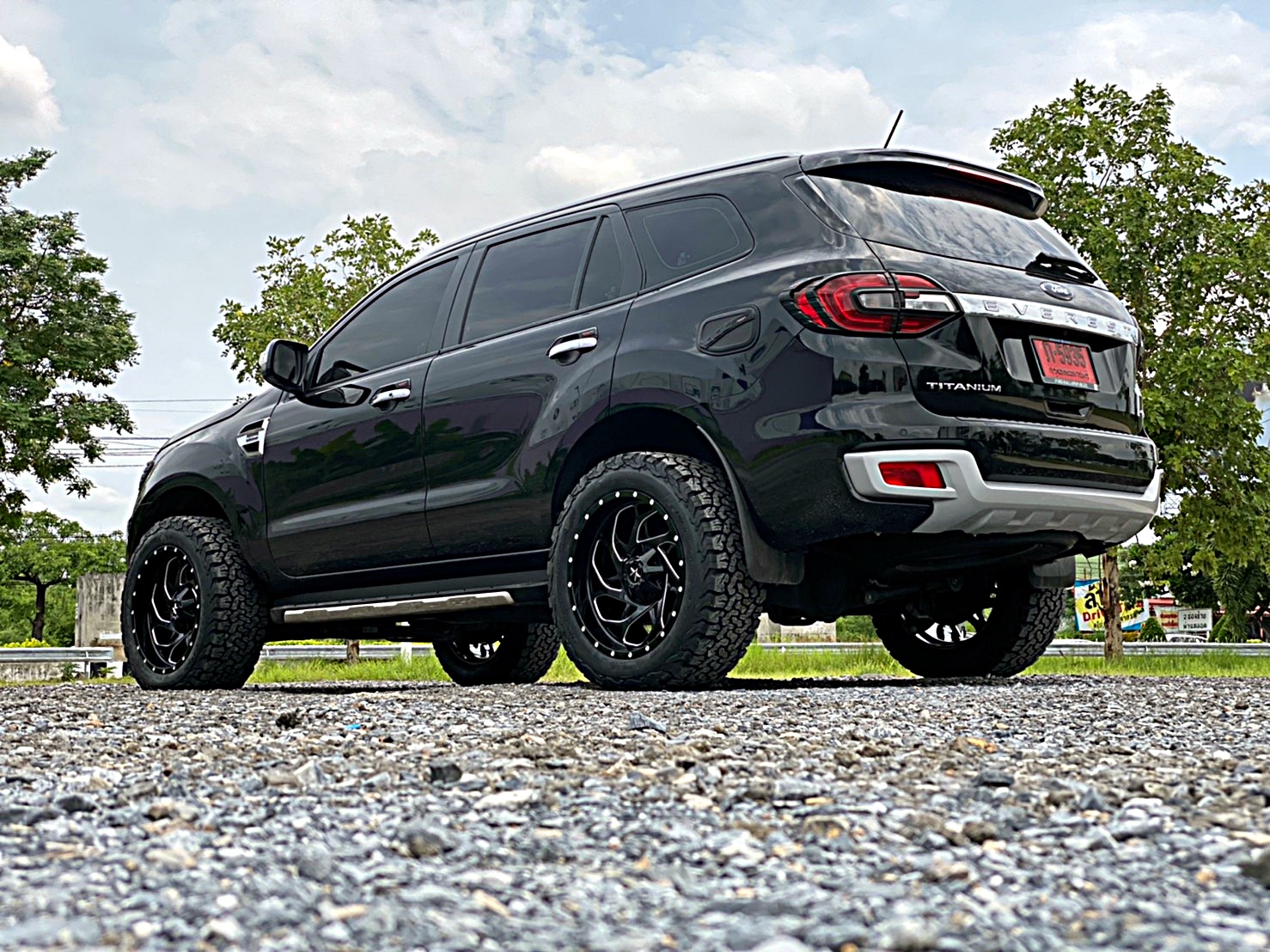 FORD EVEREST ป้ายแดงจัดล้อ20 แบบไม่ยก