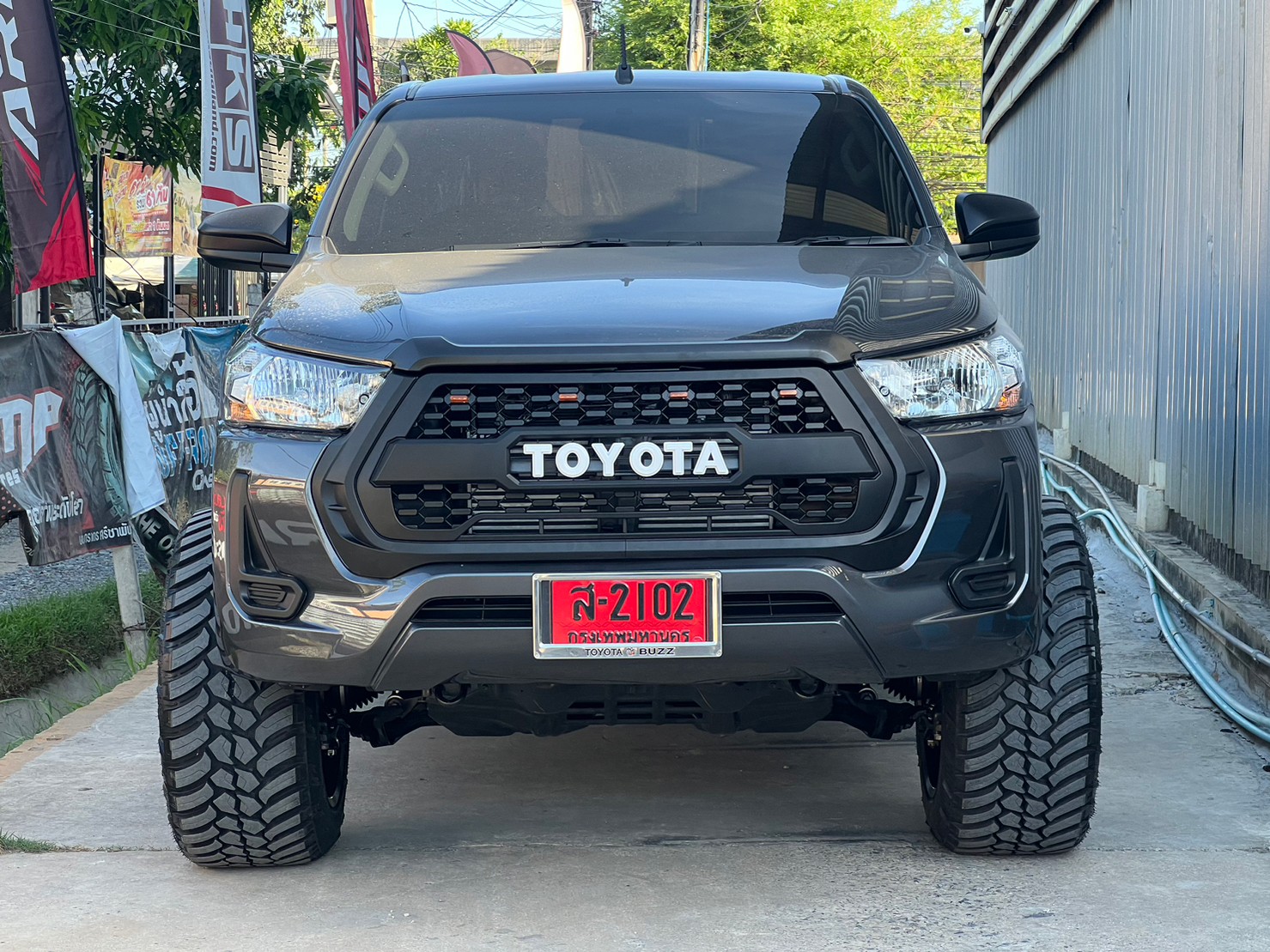 TOYOTA REVO หัวเดียว ทรงเมกา ที่ STEP9