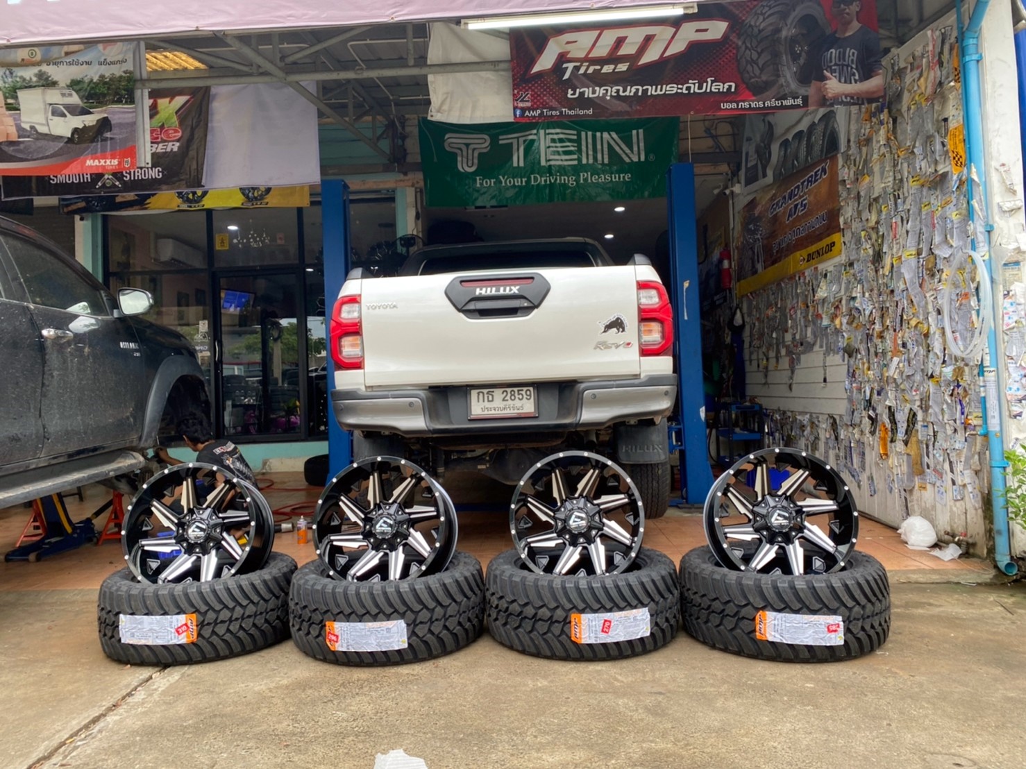 TOYOTA REVO ทรงเมกา