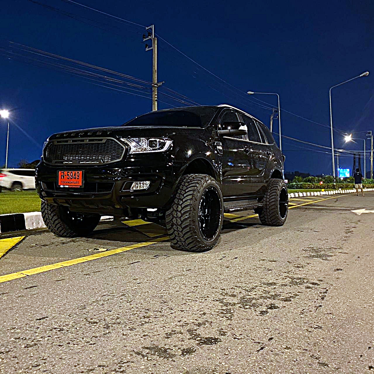 FORD EVEREST จัดทรงเมกาที่ STEP9