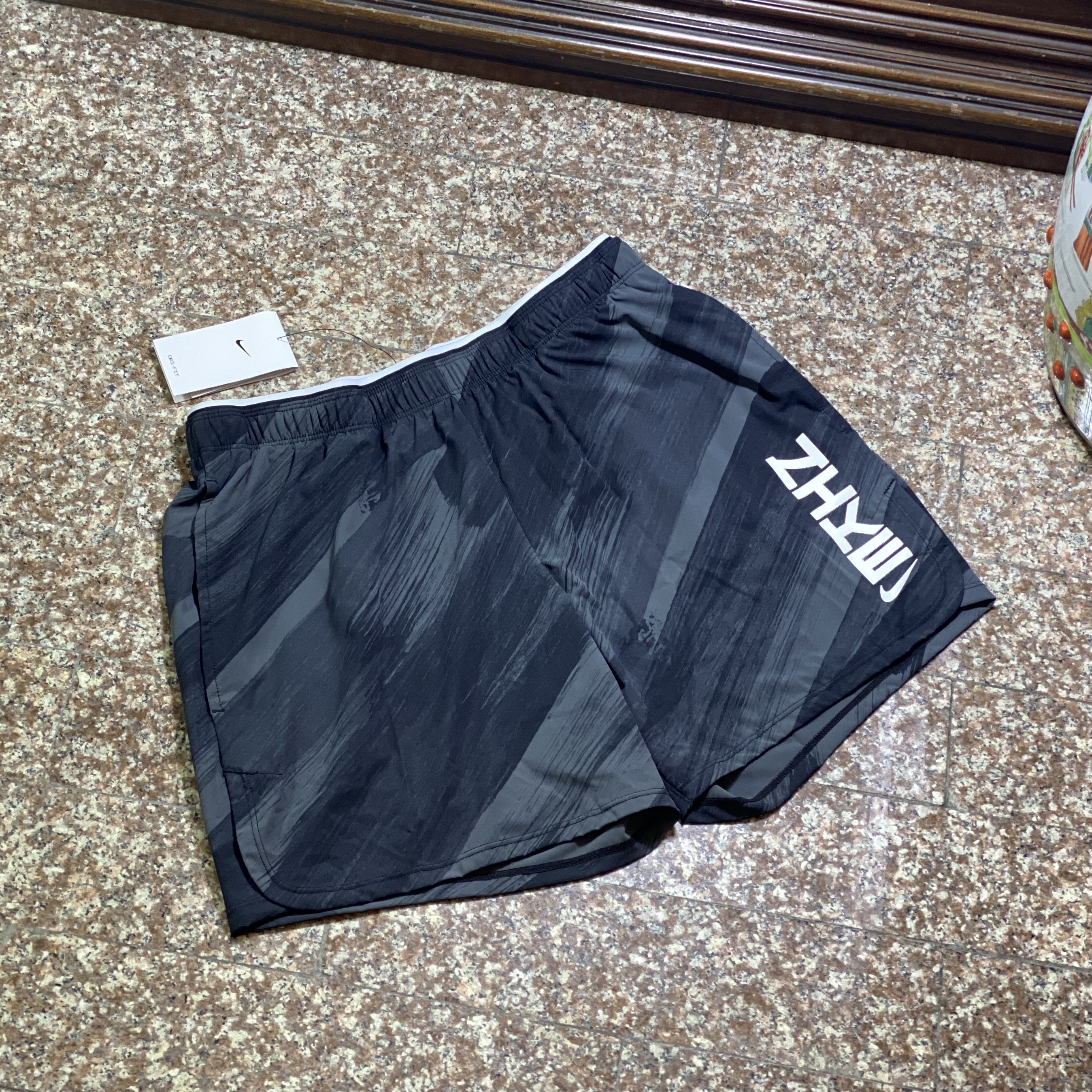 กางเกงวิ่ง Nike Dri-Fit Sport Clash 5” Split Shorts (M,L)