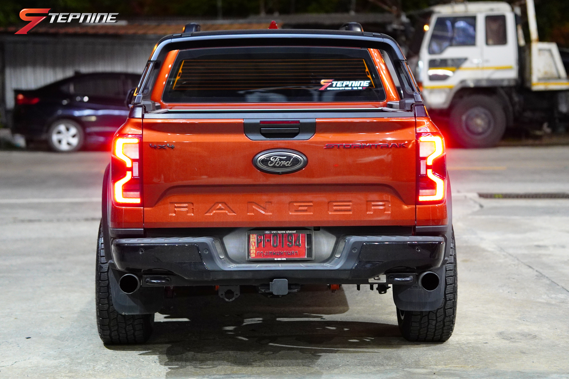 Ford Ranger Stormtrak ลูกค้าบอกเห็นสโลแกนร้านแล้วอดใจไม่ไหว "ให้มันจบที่ร้านเรา"