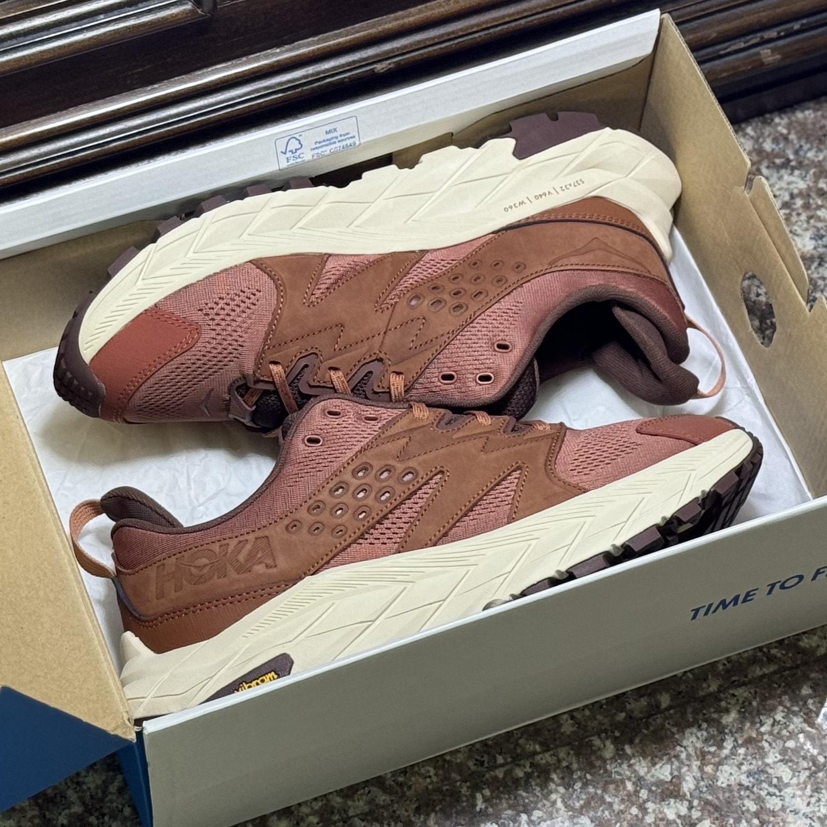 รองเท้าเดินป่า HOKA Anacapa Breeze Low ‘Baked Clay’ (M7-15US)