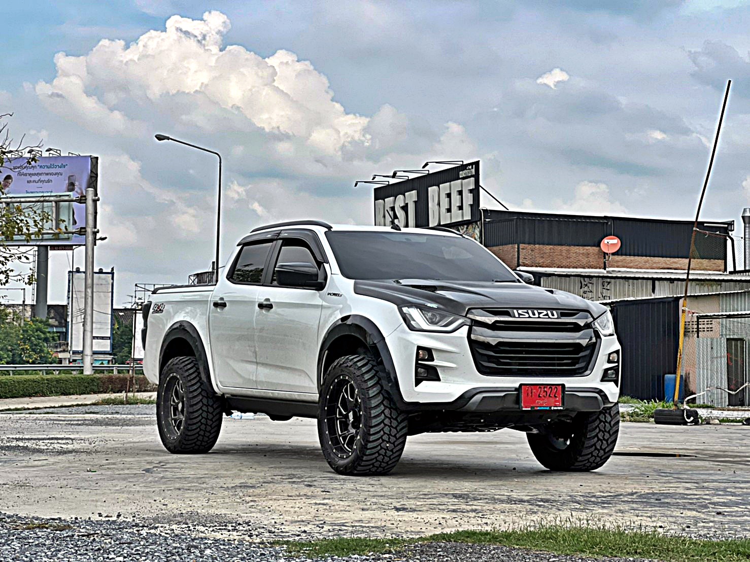 D-MAX ทรงเมกา โคตรหล่อที่ STEP9