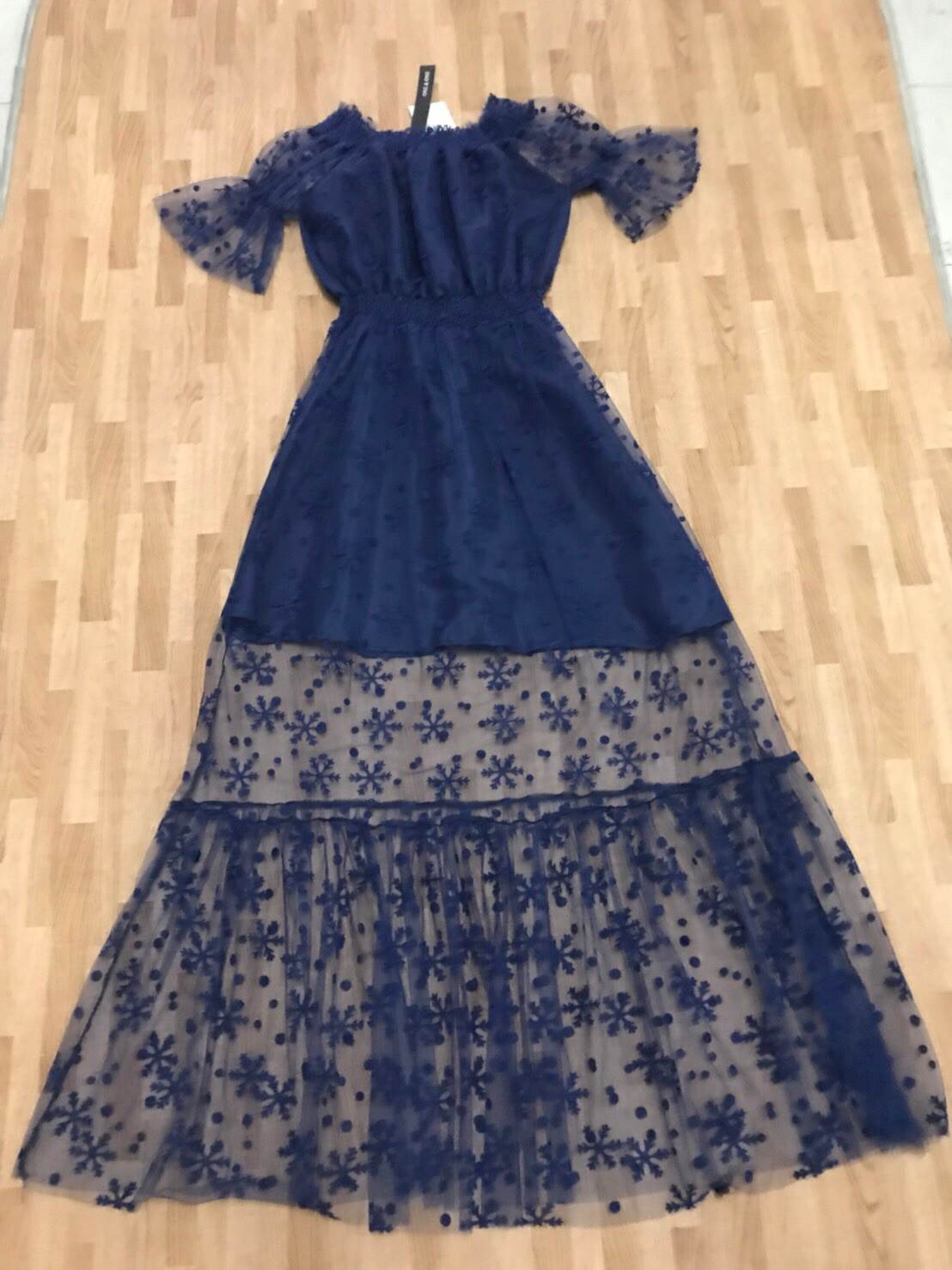 เดรสยาวผ้าแก้ว