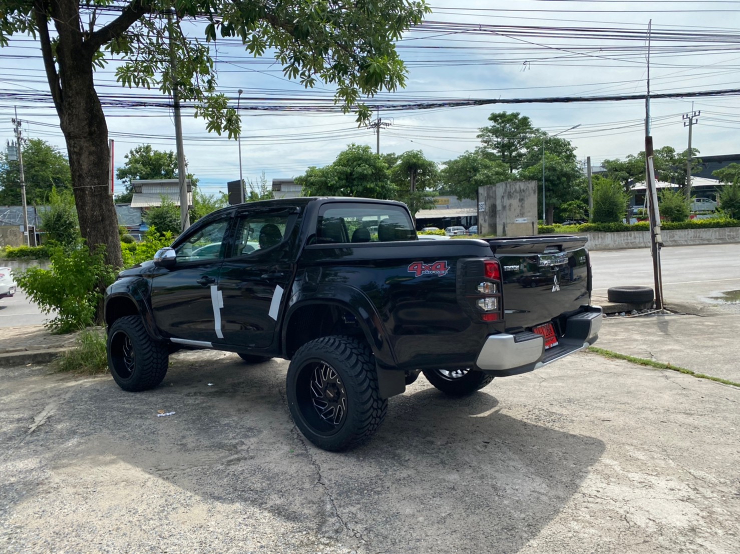 TRITON ป้ายแดงจัดทรงเมกาที่ STEP9