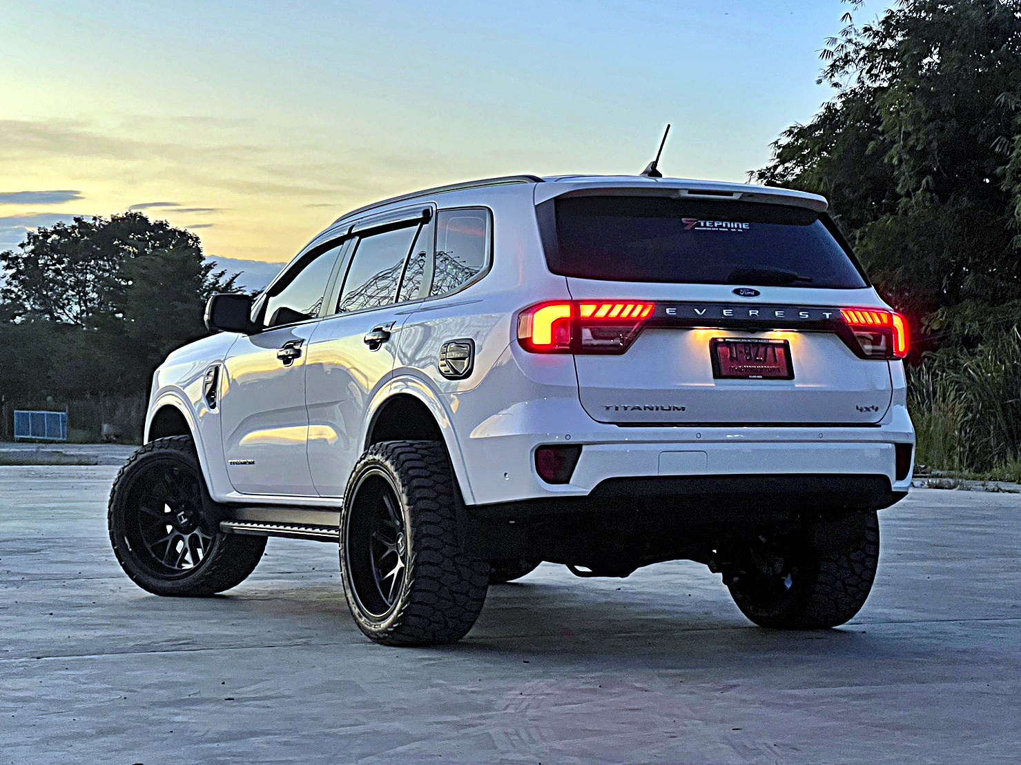 FORD EVEREST NEXTGEN ล้อแท้ HOSTILE H120 ขอบ22 ที่ STEP9