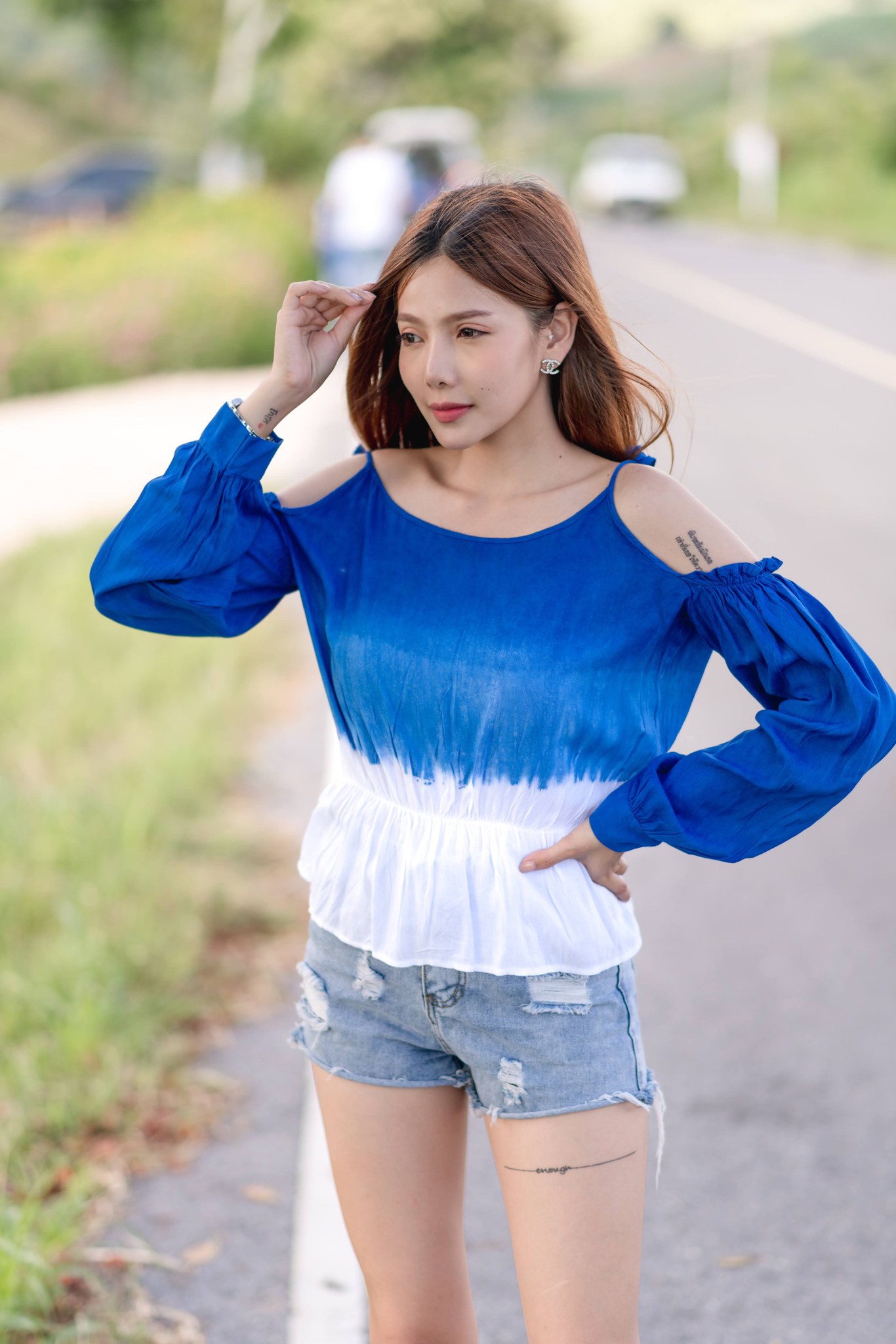 เสื้อมัดย้อม สายเดี่ยวแขนยาวเปิดไหล่