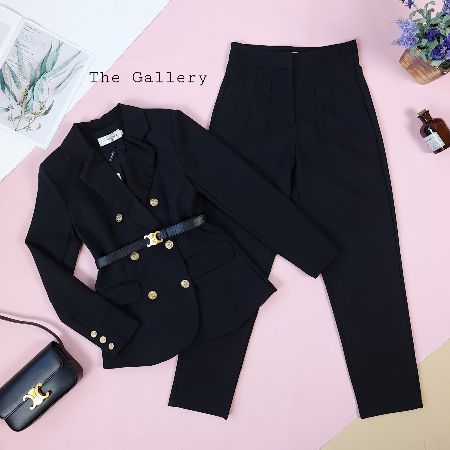 ชุดเซ็ต 3ชิ้นสูท+ กางเกงขายาว พร้อมเข็มขัดหนังสีทองหรูหราสุดๆ ทรงสวยผ้าดีมากๆๆ จะใส่ทำงาน ออกงาน ก็สวยจบ