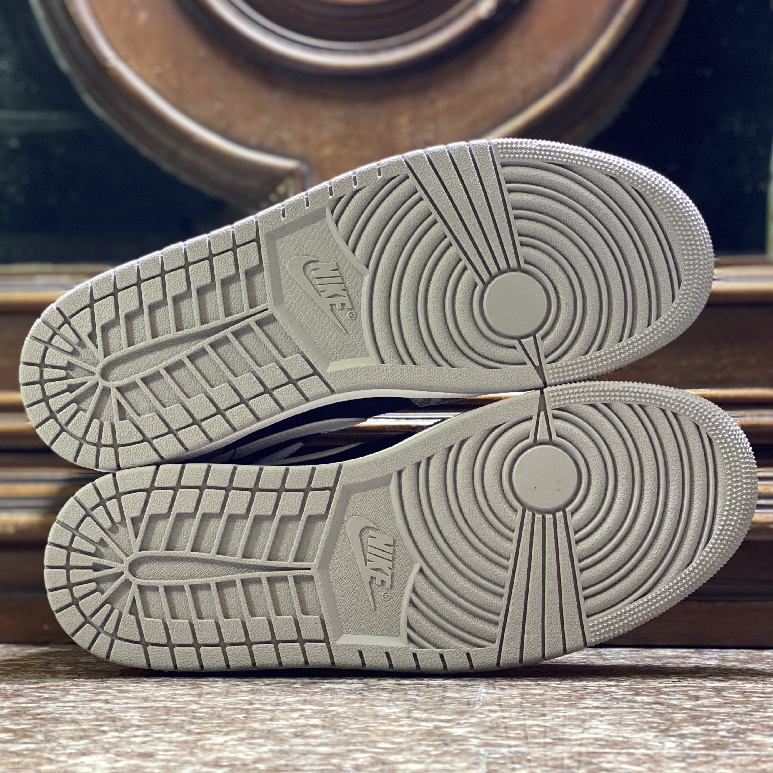 รองเท้า Nike Air Jordan 1 Mid SE ‘Elephant Toe’ (M11US)