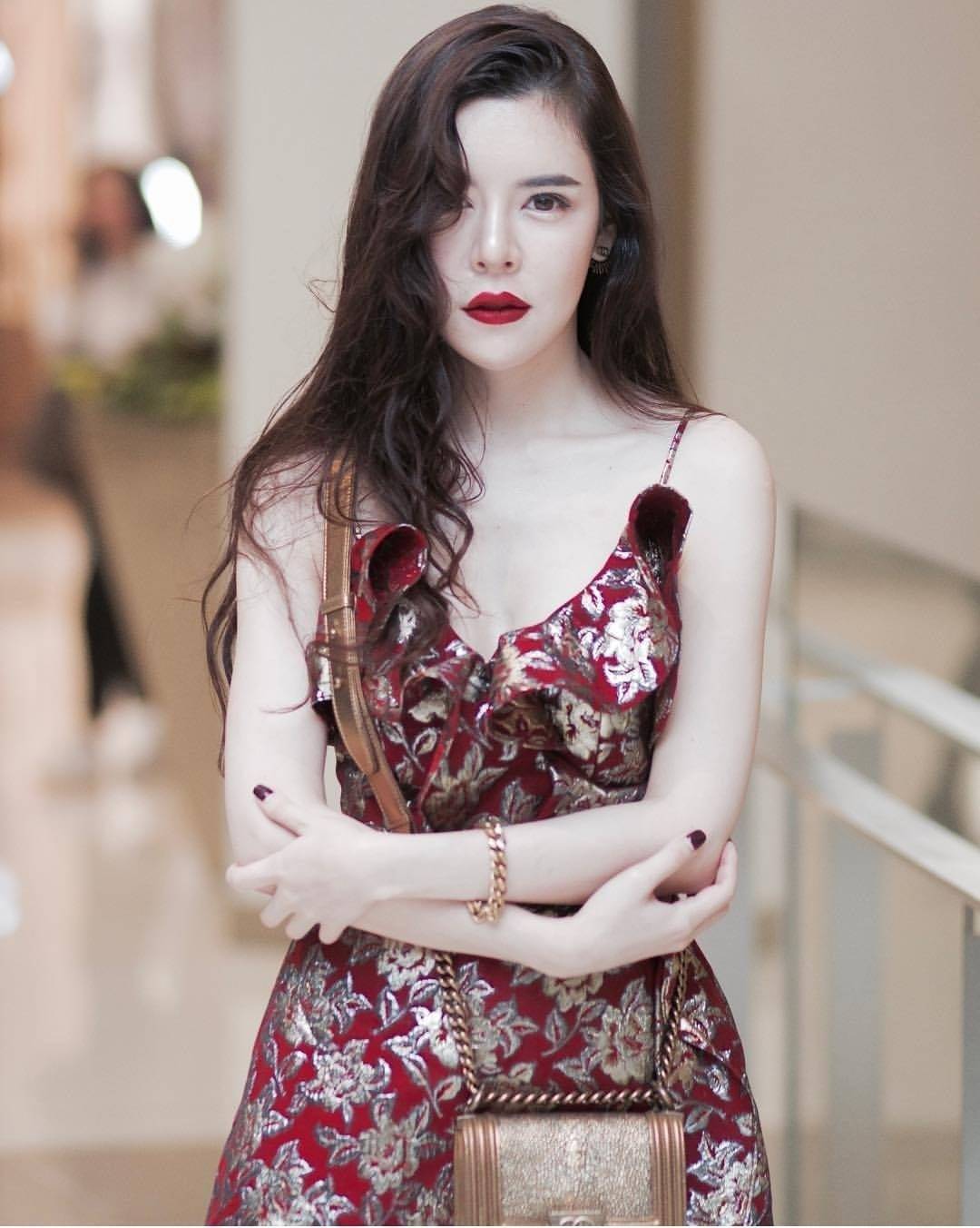 เดรสสายเดี่ยวลายดอกไม้