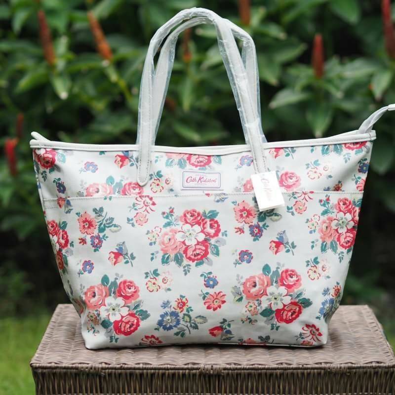 กระเป๋าสะพายทรง Tote ใบใหญ่