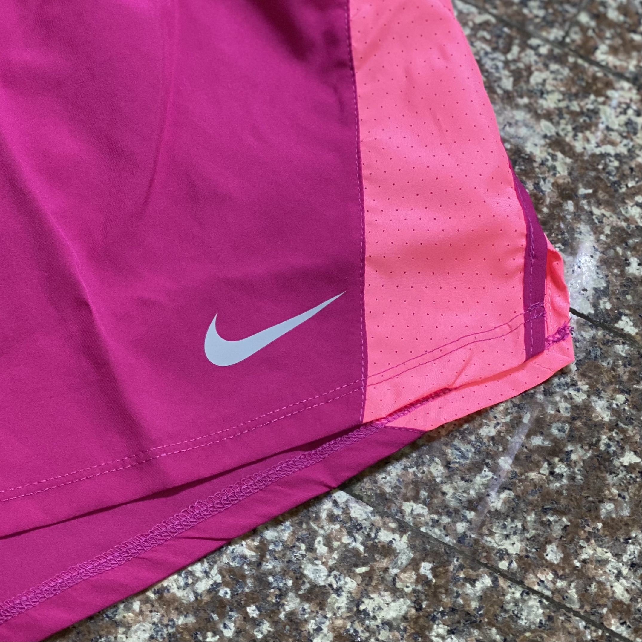 กางเกงวิ่ง Nike 10K 3.5” Running Shorts Women (M,L)