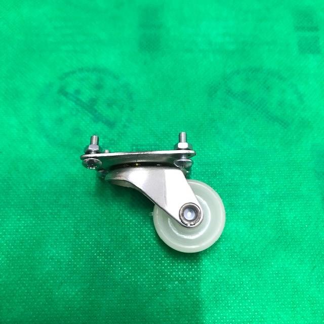 ล้อรอบอิสระหมุนได้ 360 องศา มีลูกปืนช่วยให้หมุนได้ลื่นขึ้น ขนาดล้อเส้นผ่านศูนย์กลางประมาณ 24 มม.