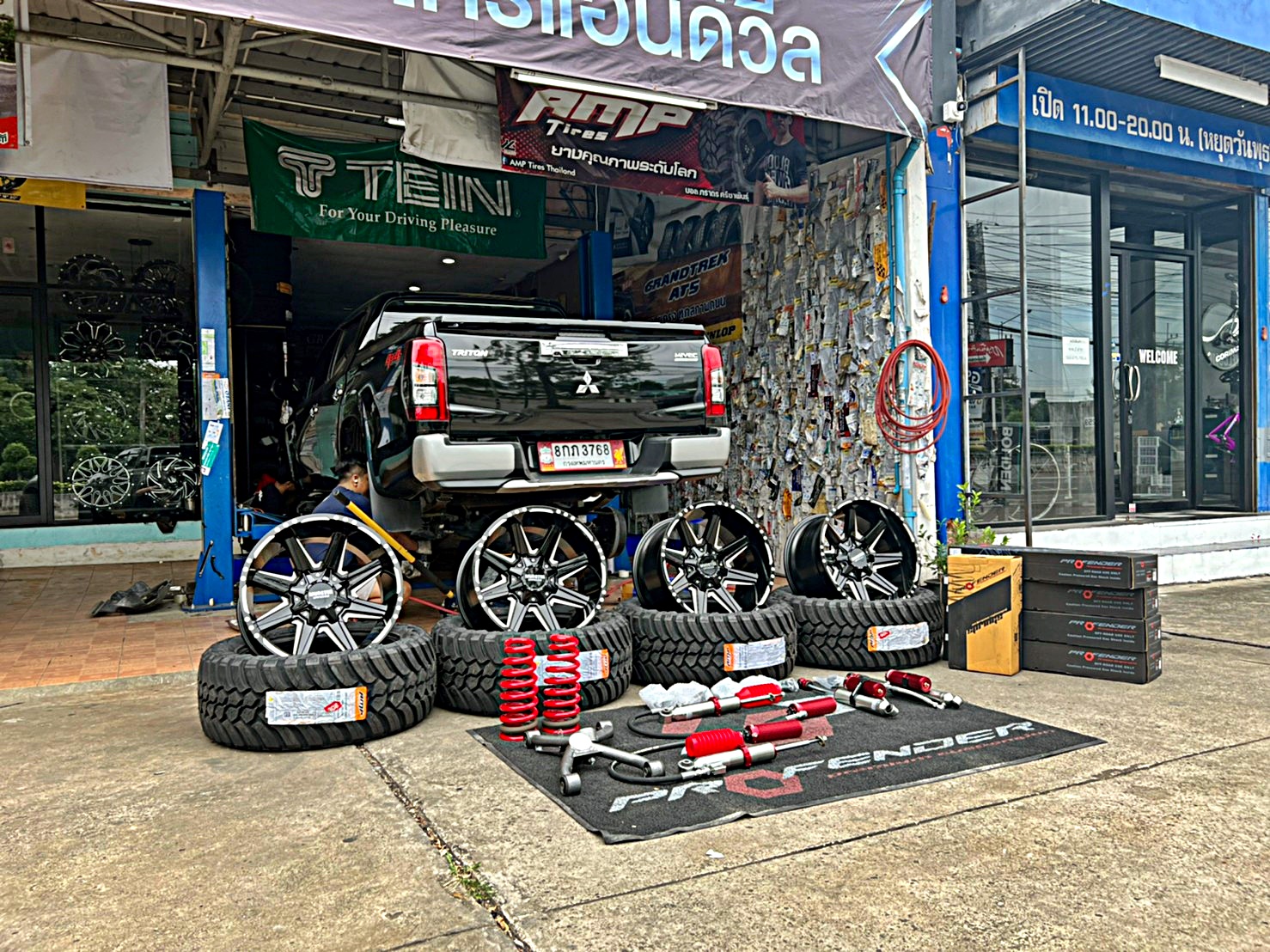 TRITON ทรงเมกา ที่ STEP9