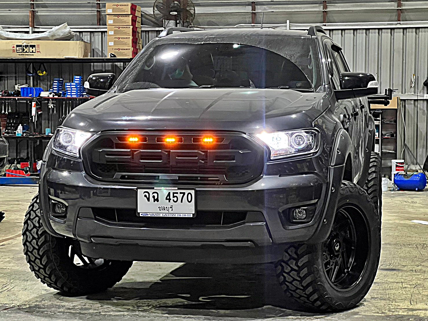 FORD RANGER แต่งทรงเมกาที่ STEP9