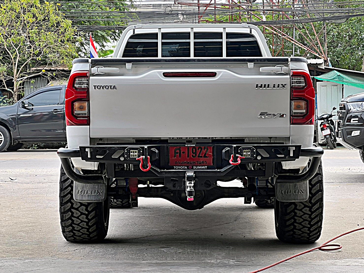 TOYOTA REVO แต่งทรงเมกาที่ STEP9