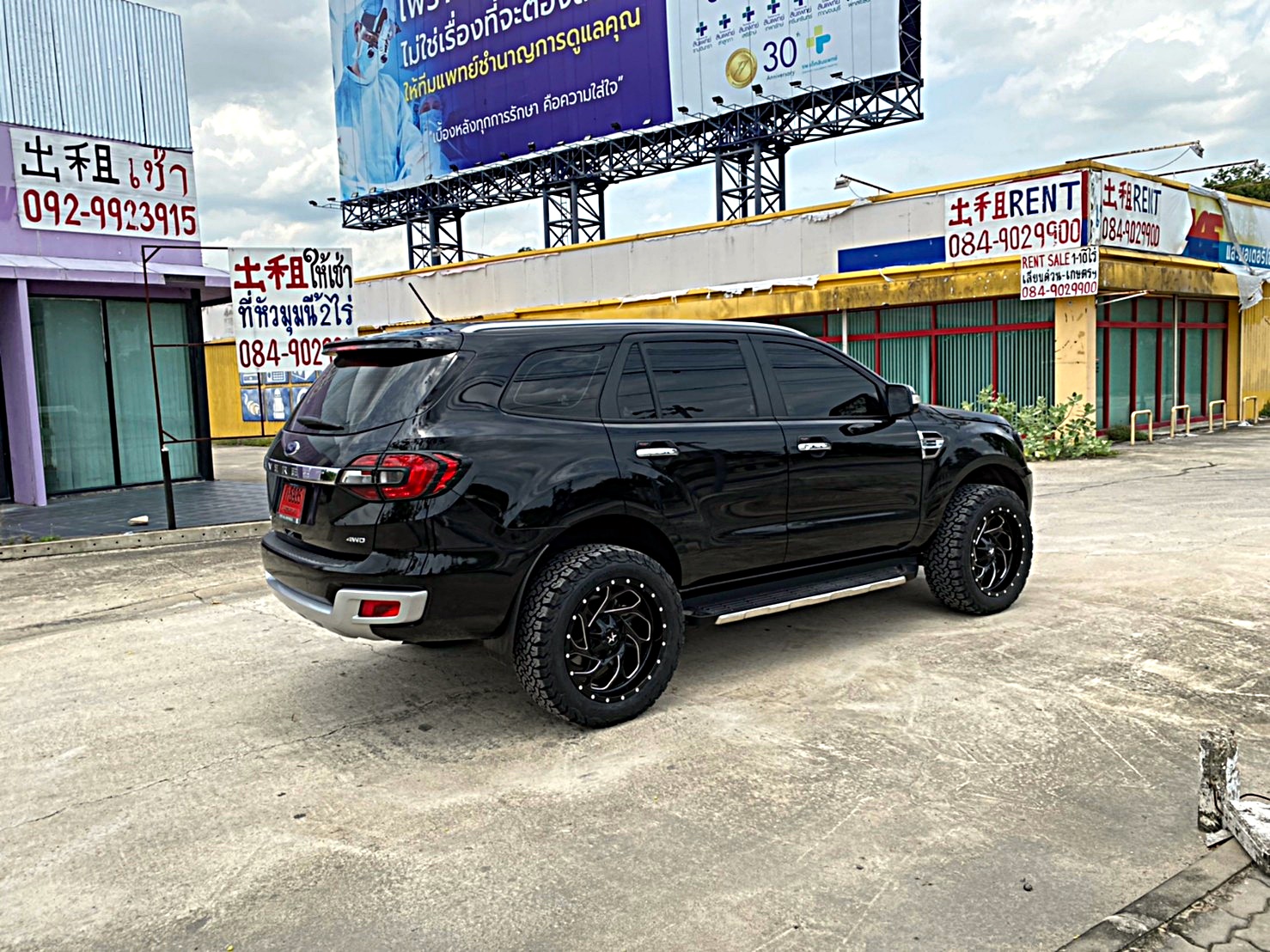 FORD EVEREST ป้ายแดงจัดล้อ20 แบบไม่ยก