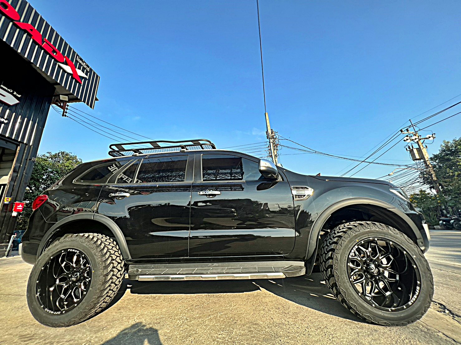 FORD EVEREST แต่งทรงเมกาที่ STEP9