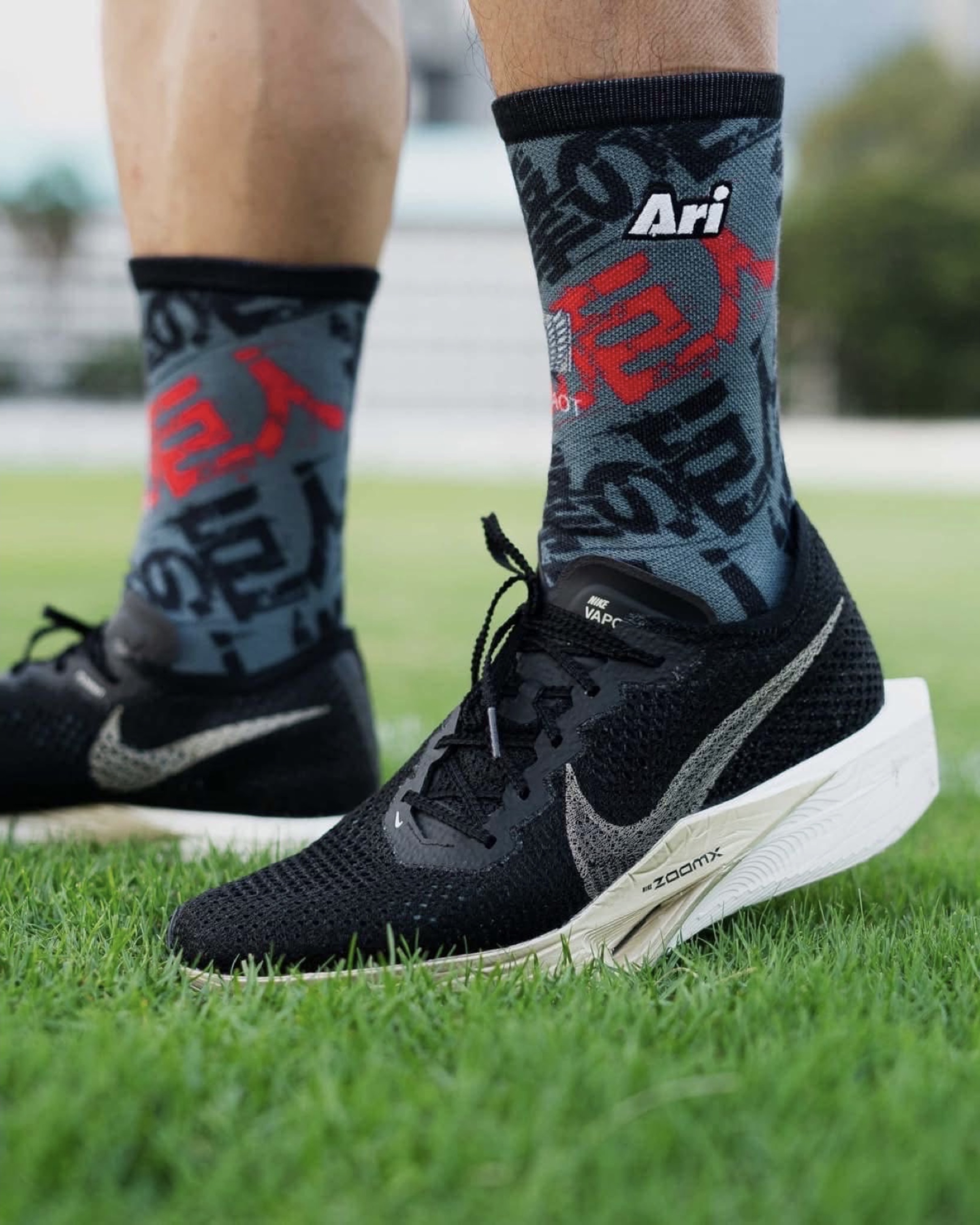ถุงเท้าวิ่ง Ari X AOT Running Socks LIMITED ‘BLACK’