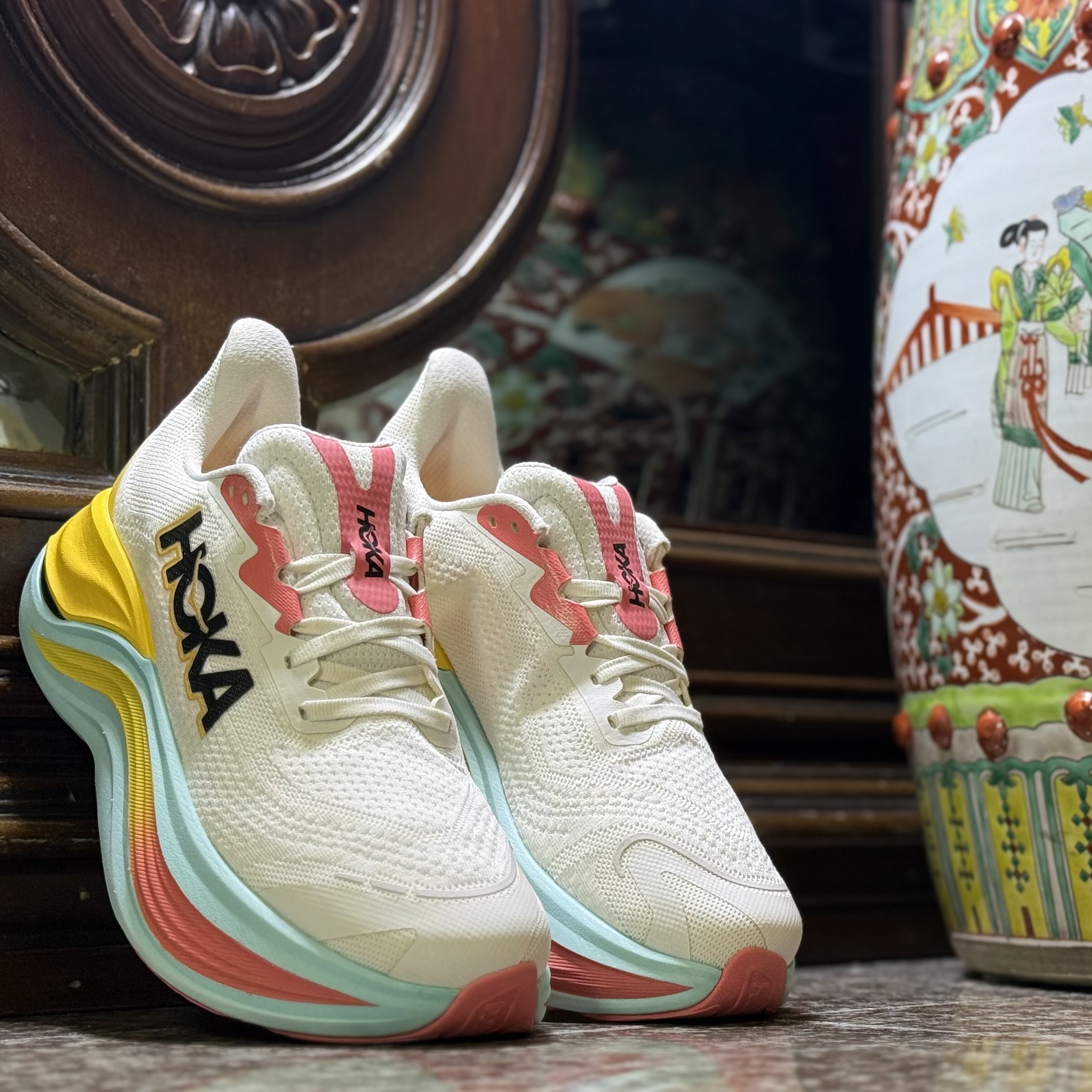 รองเท้าวิ่ง HOKA Skyward X Women #มือ2 (W8.5US)