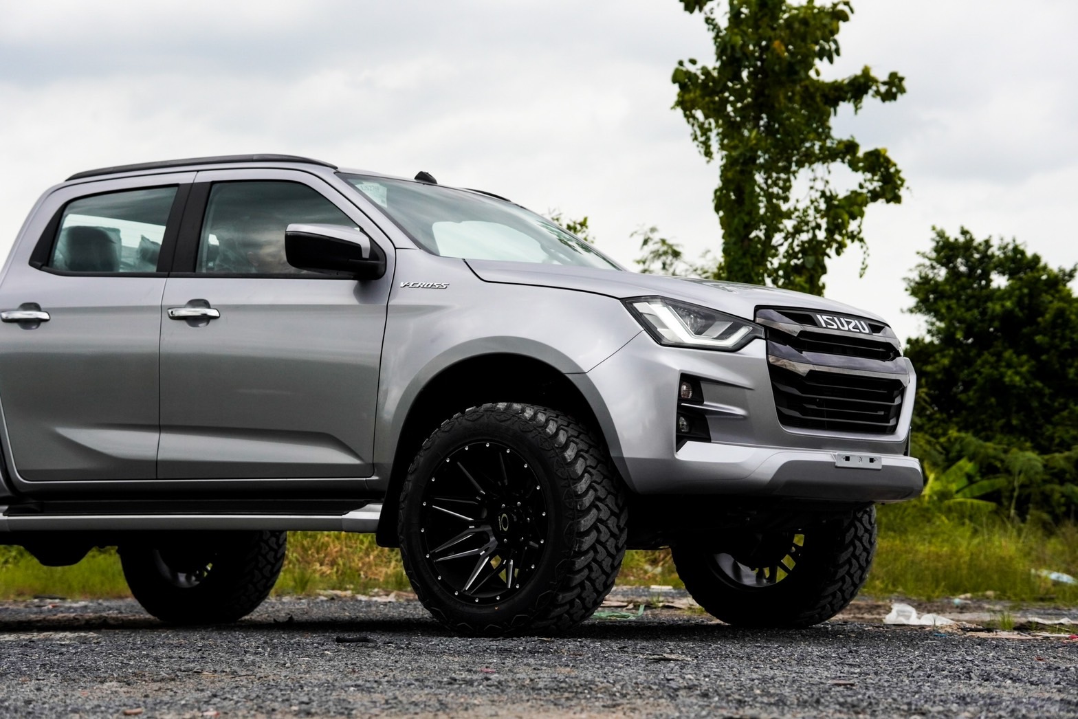 D-MAX ทรงเมกา จัดเต็ม