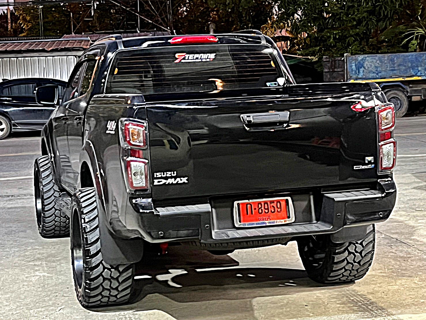 D-MAX ทรงเมกา จัดล้อแท้ HOSTILE ที่ STEP9