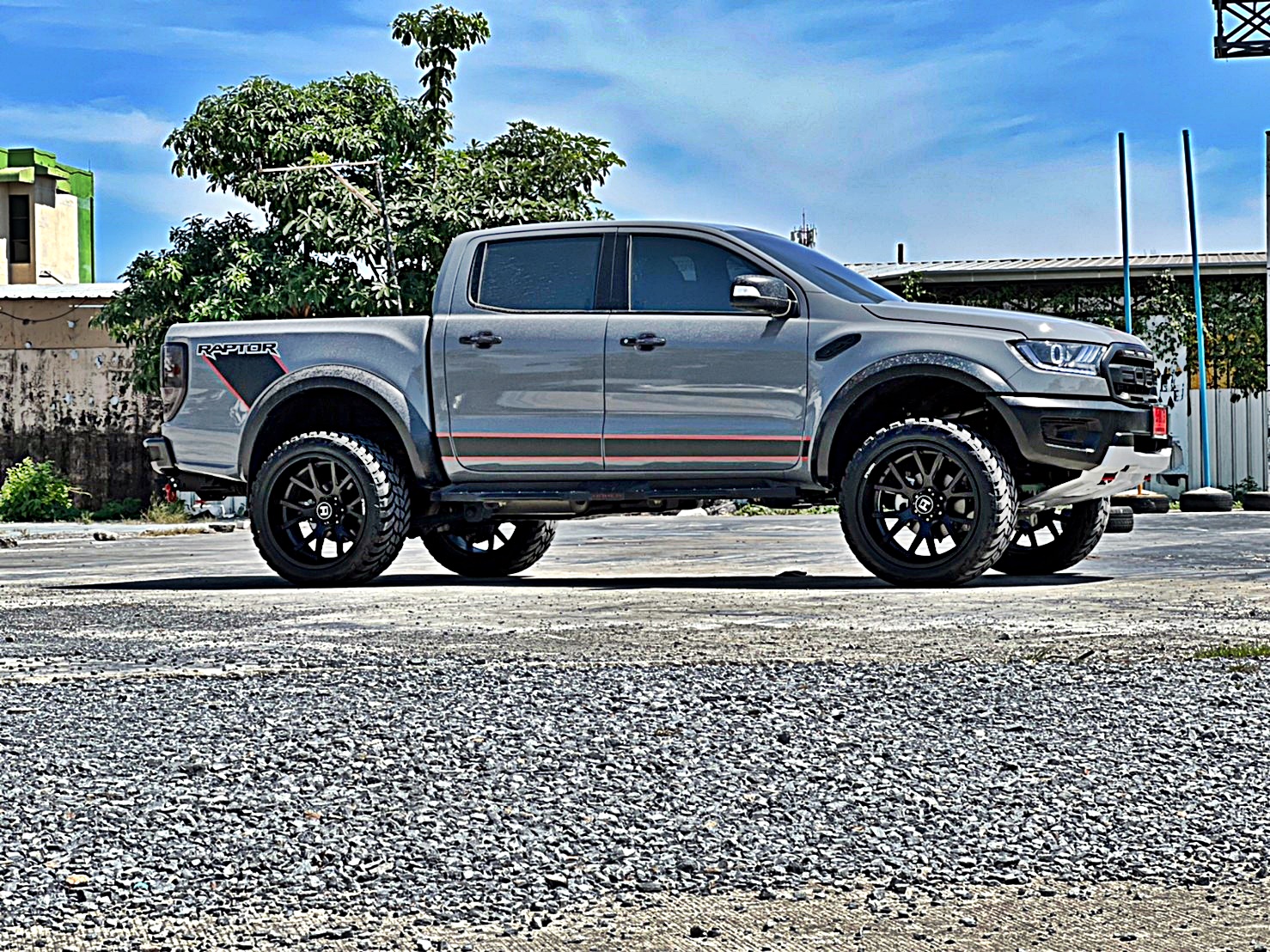 FORD RAPTOR ทรงเมกา่ ล้อ HOSTILE H113