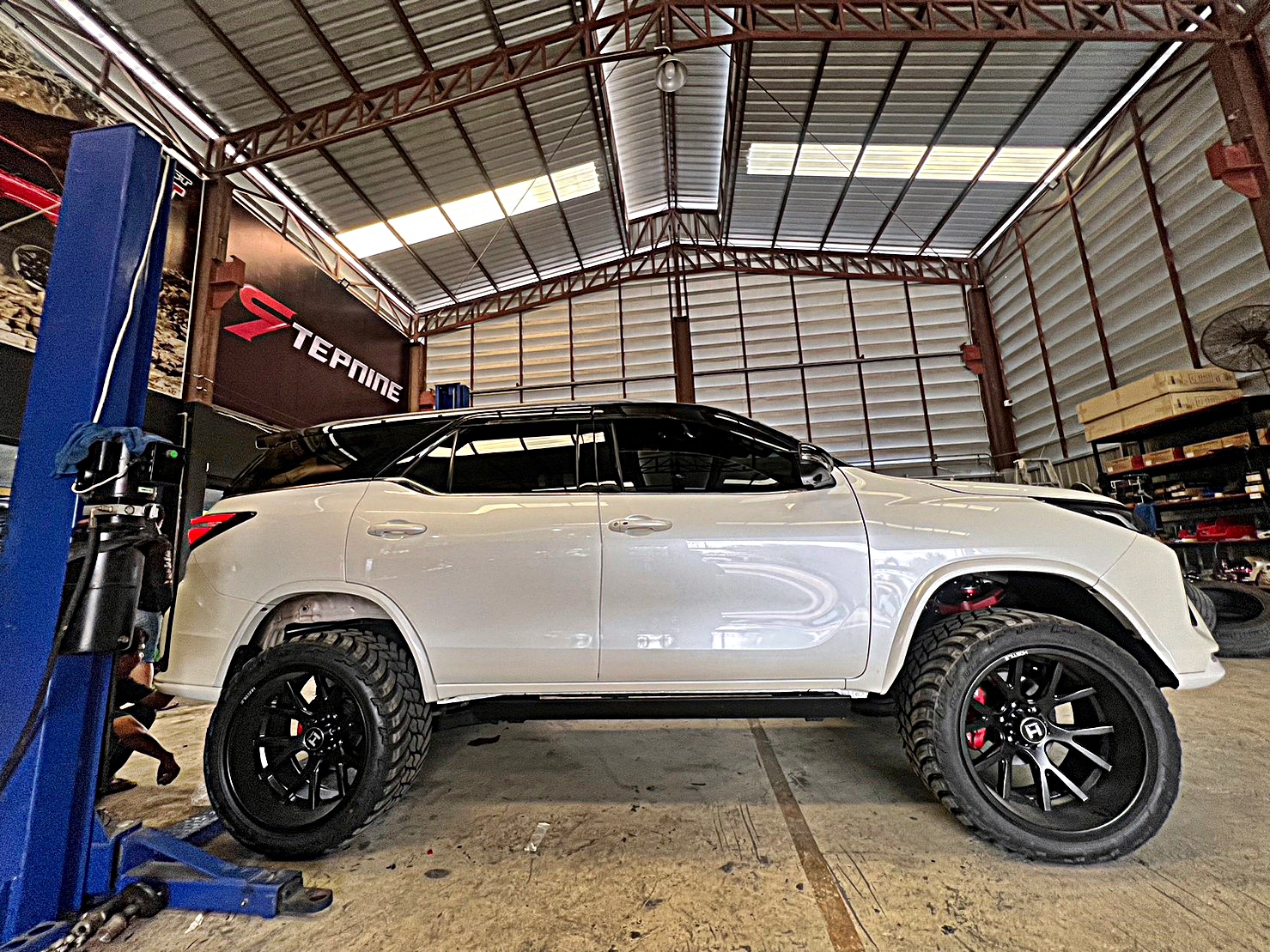 TOYOTA FORTUNER อยุธยา แต่งทรงเมกาที่ STEP9