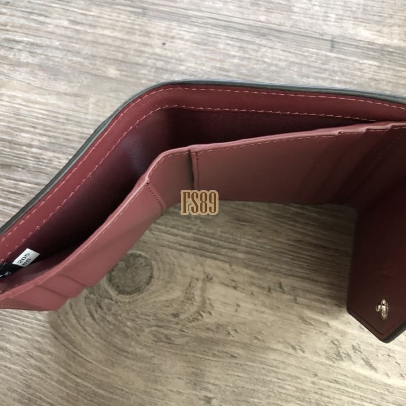 กระเป๋าสตางค์ใบสั้น COACH