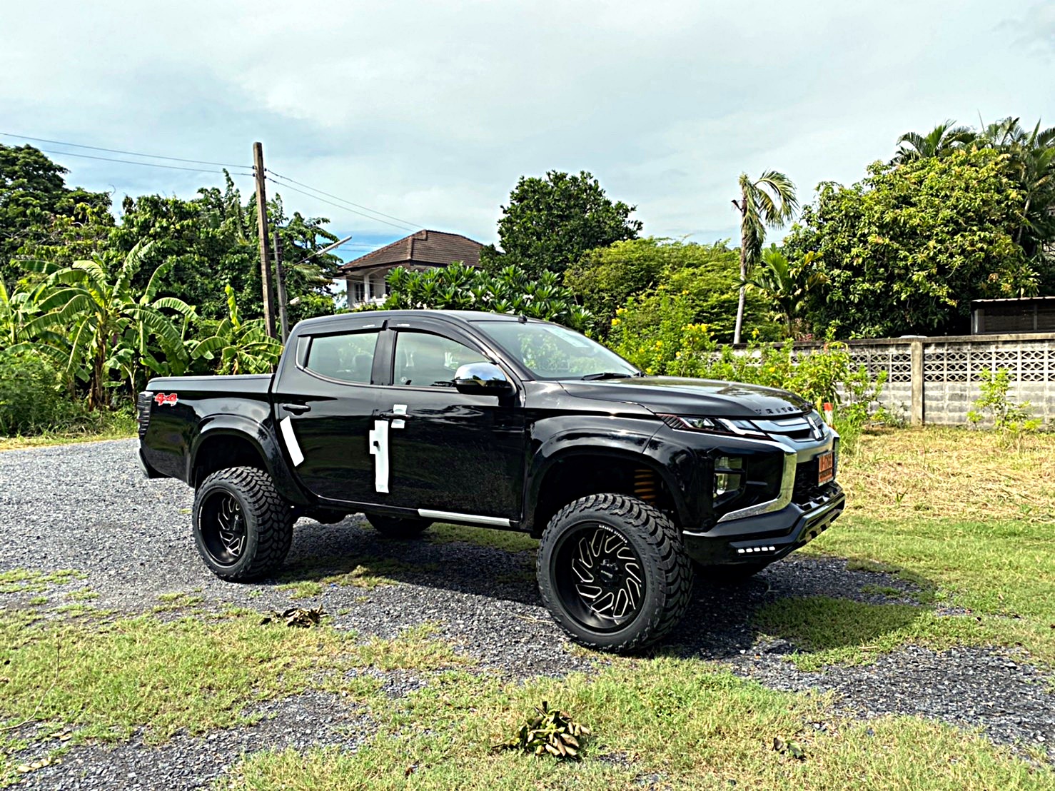 TRITON ป้ายแดงจัดทรงเมกาที่ STEP9