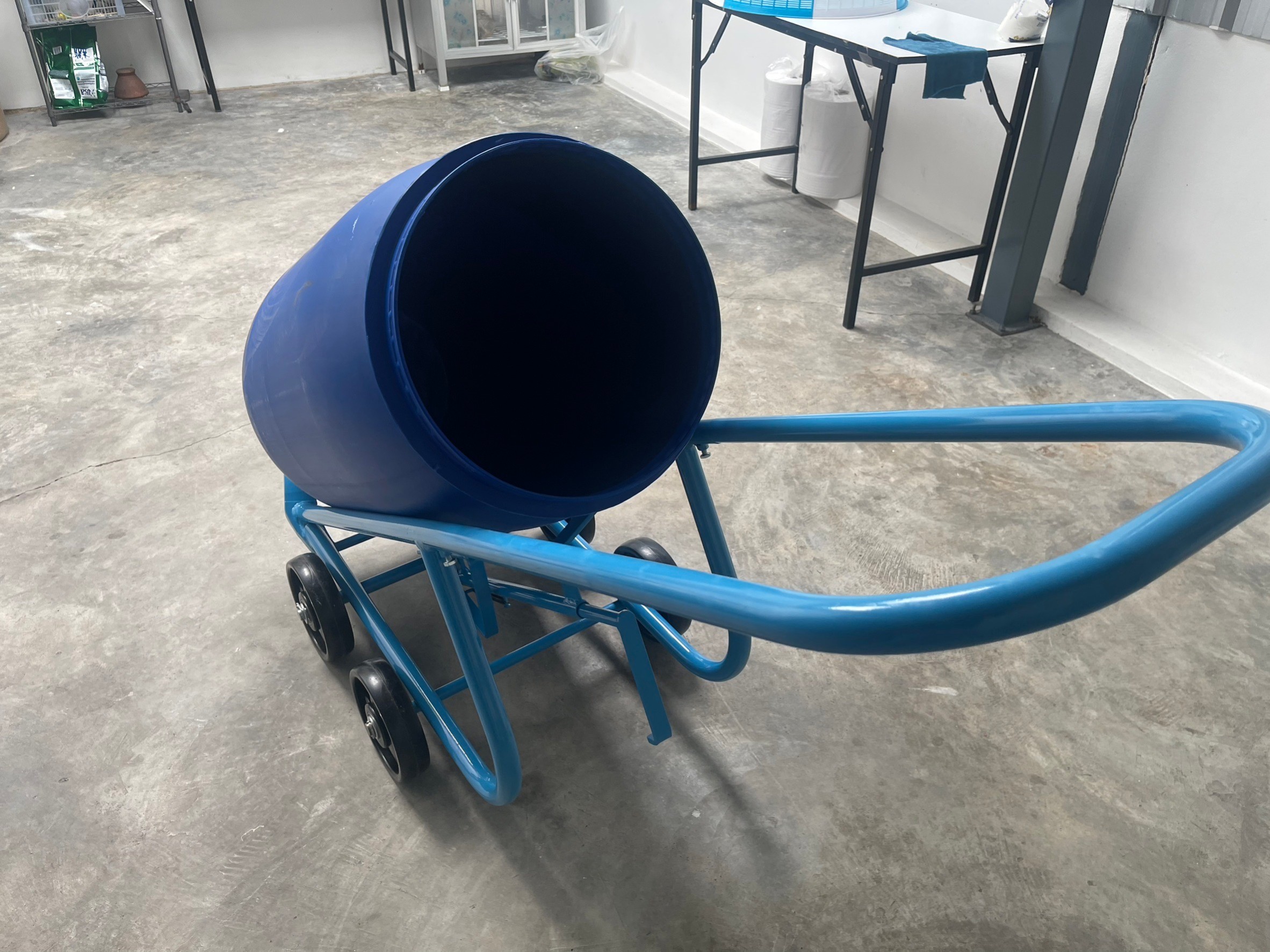 รถเข็นอเนกประสงค์ถังเคมี 200ลิตร พร้อมเท่ลงได้ในตัว 4 ล้อ DF20