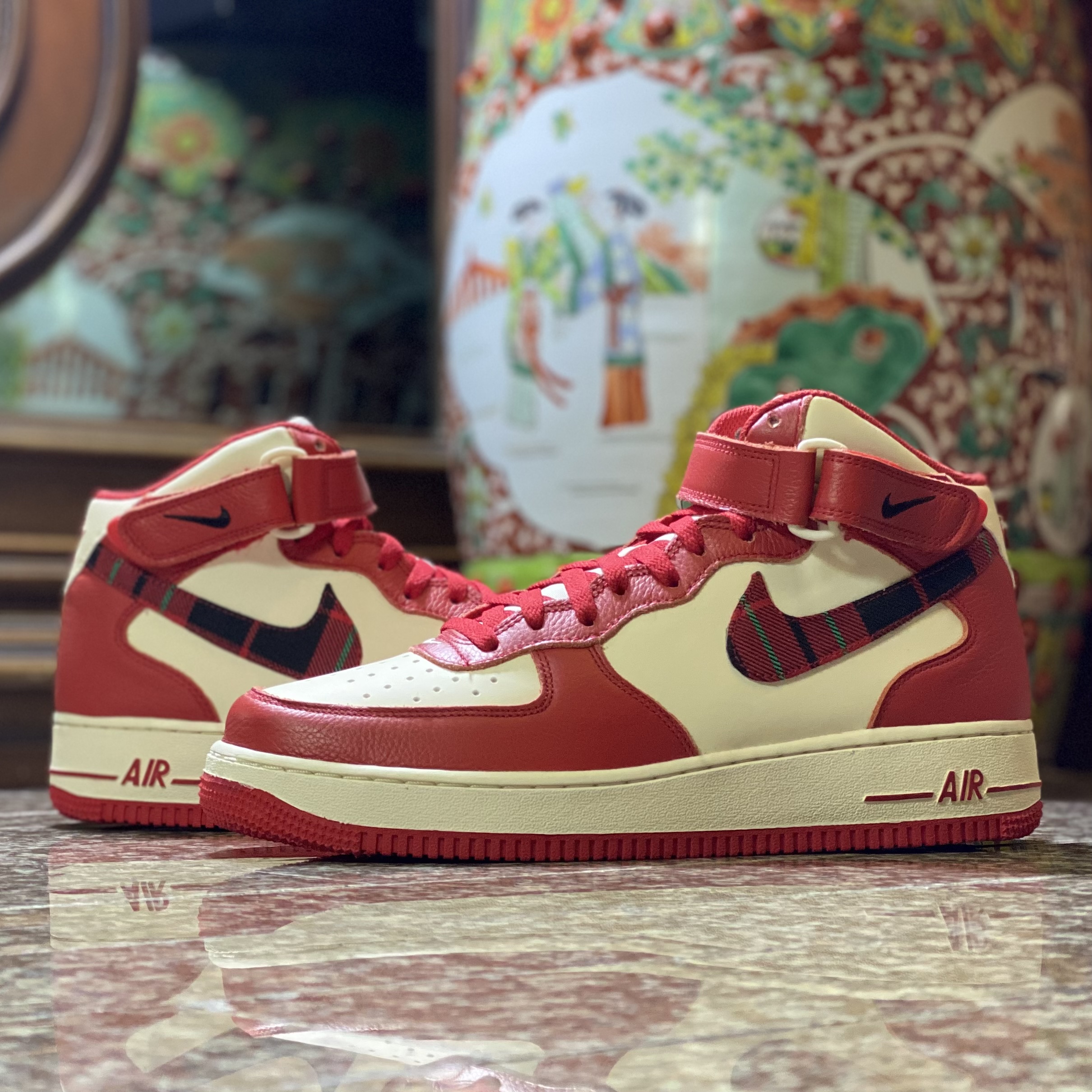 รองเท้า Nike Air Force 1 Mid ‘07 LX ‘Red Plaid’ (M10.5US)