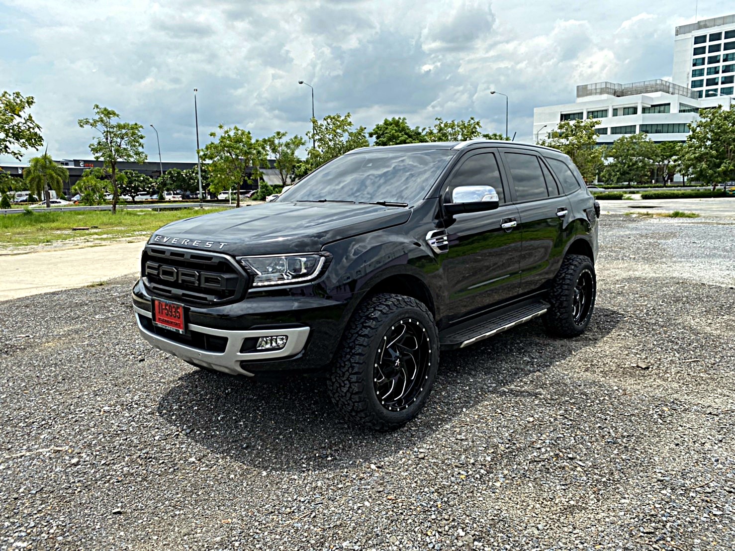 FORD EVEREST ป้ายแดงจัดล้อ20 แบบไม่ยก