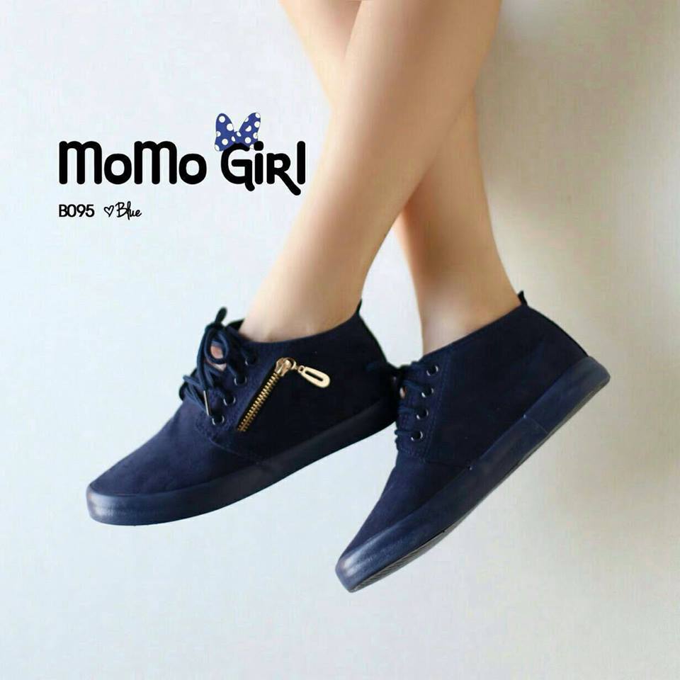 รองเท้าบู๊ทแบบผูกเชือกด้านหน้า