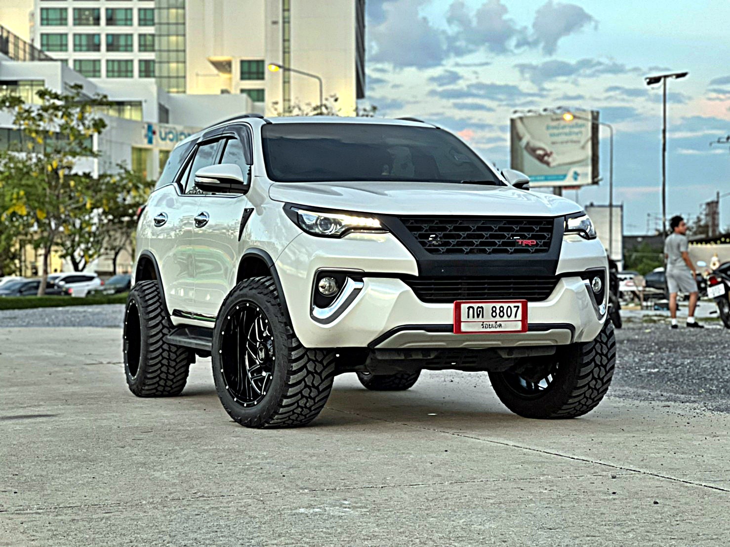 FORTUNER ทรงเมกา ล้อขอบ20 ที่ STEP9