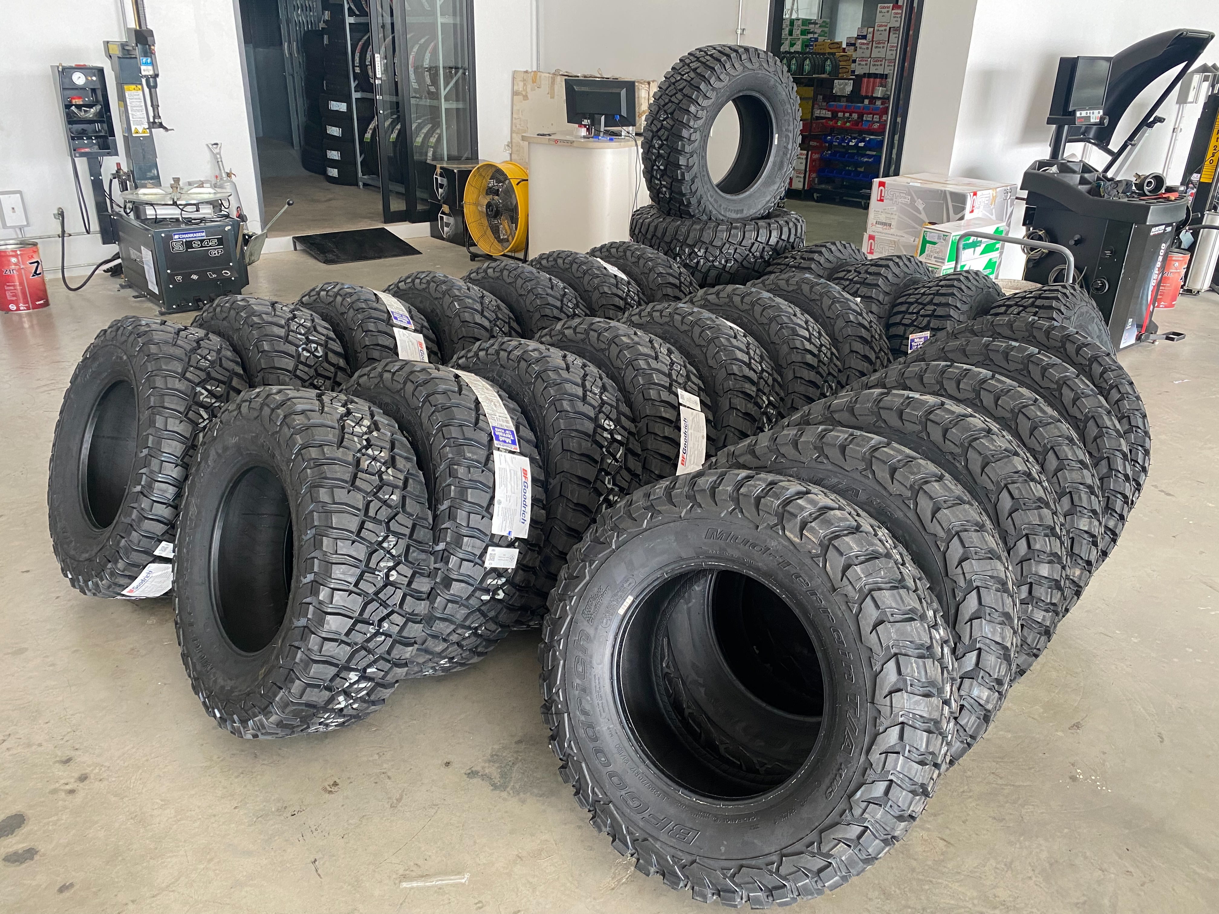 BF GOODRICH KM3 285/70-17 ราคาถูก ต้อง STEP9