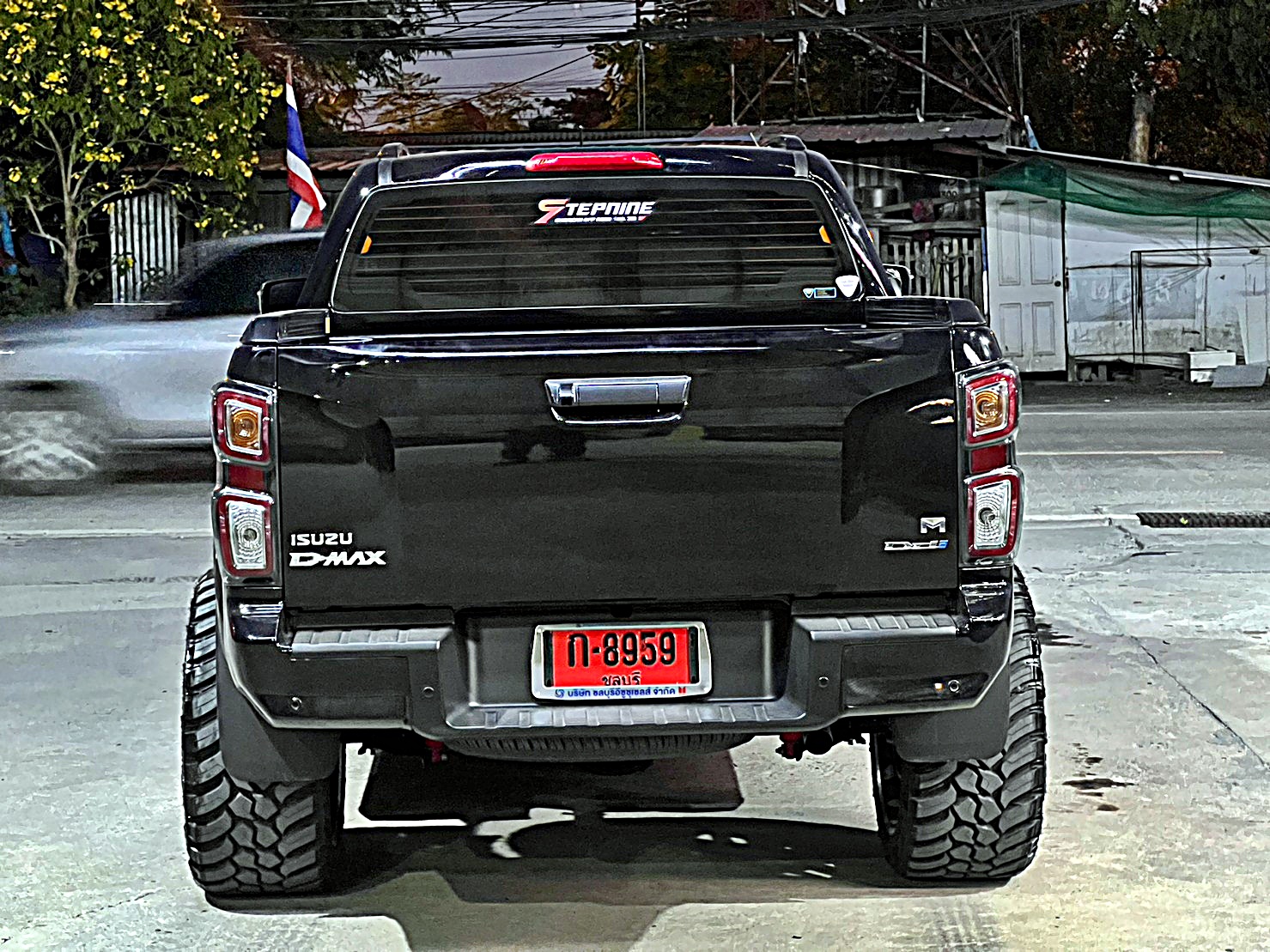 D-MAX ทรงเมกา จัดล้อแท้ HOSTILE ที่ STEP9