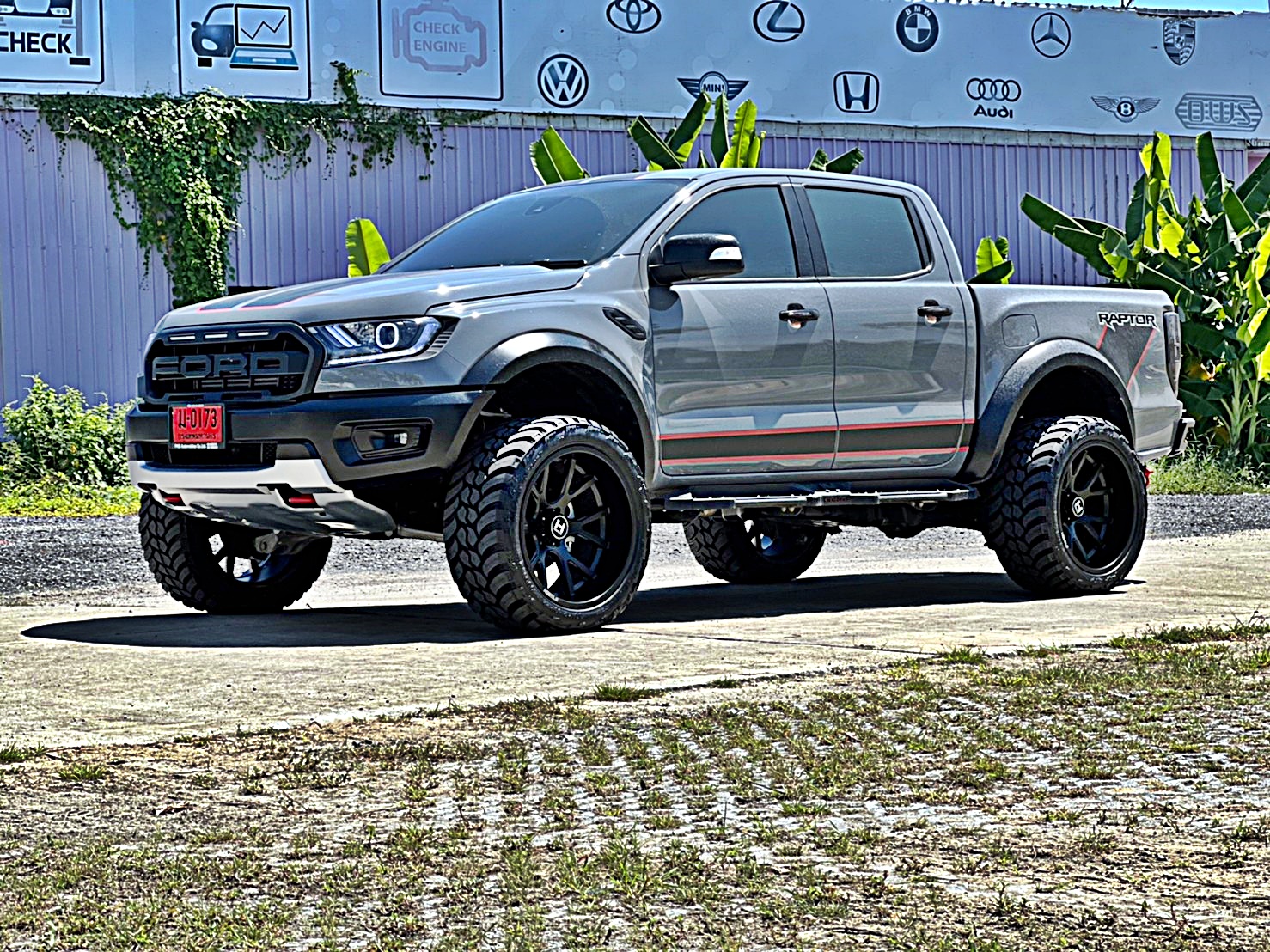 FORD RAPTOR ทรงเมกา่ ล้อ HOSTILE H113