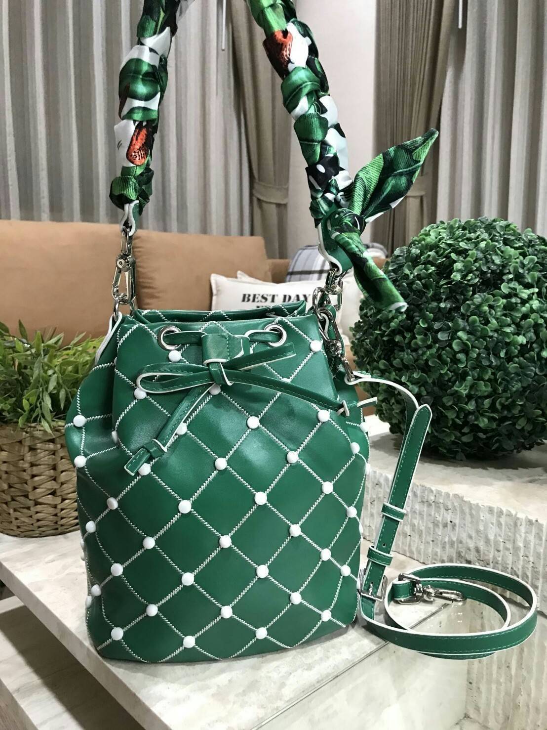 กระเป๋าสะพาย แต่งหมุด ประดับ Scarf