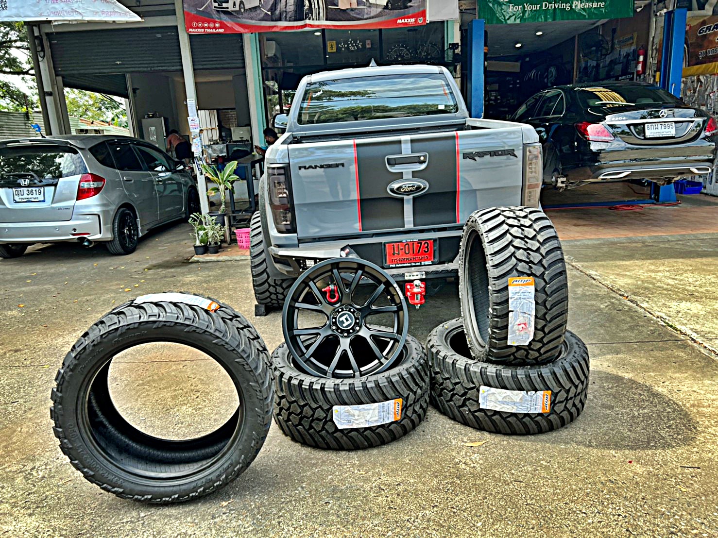 FORD RAPTOR ทรงเมกา่ ล้อ HOSTILE H113