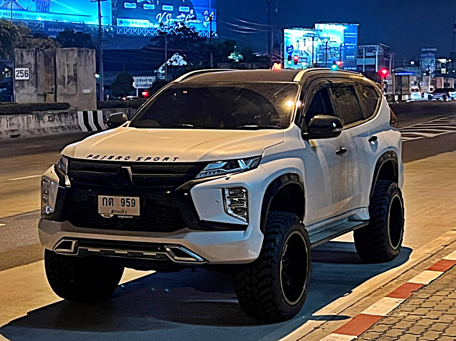 PAJERO SPORT ทรงเมกา ที่ STEP9