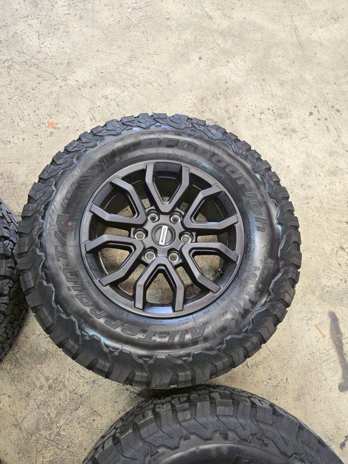 ด่วน!! ล้อเดิมRaptor ป้ายแดง ยางBF KO2 285/70R17