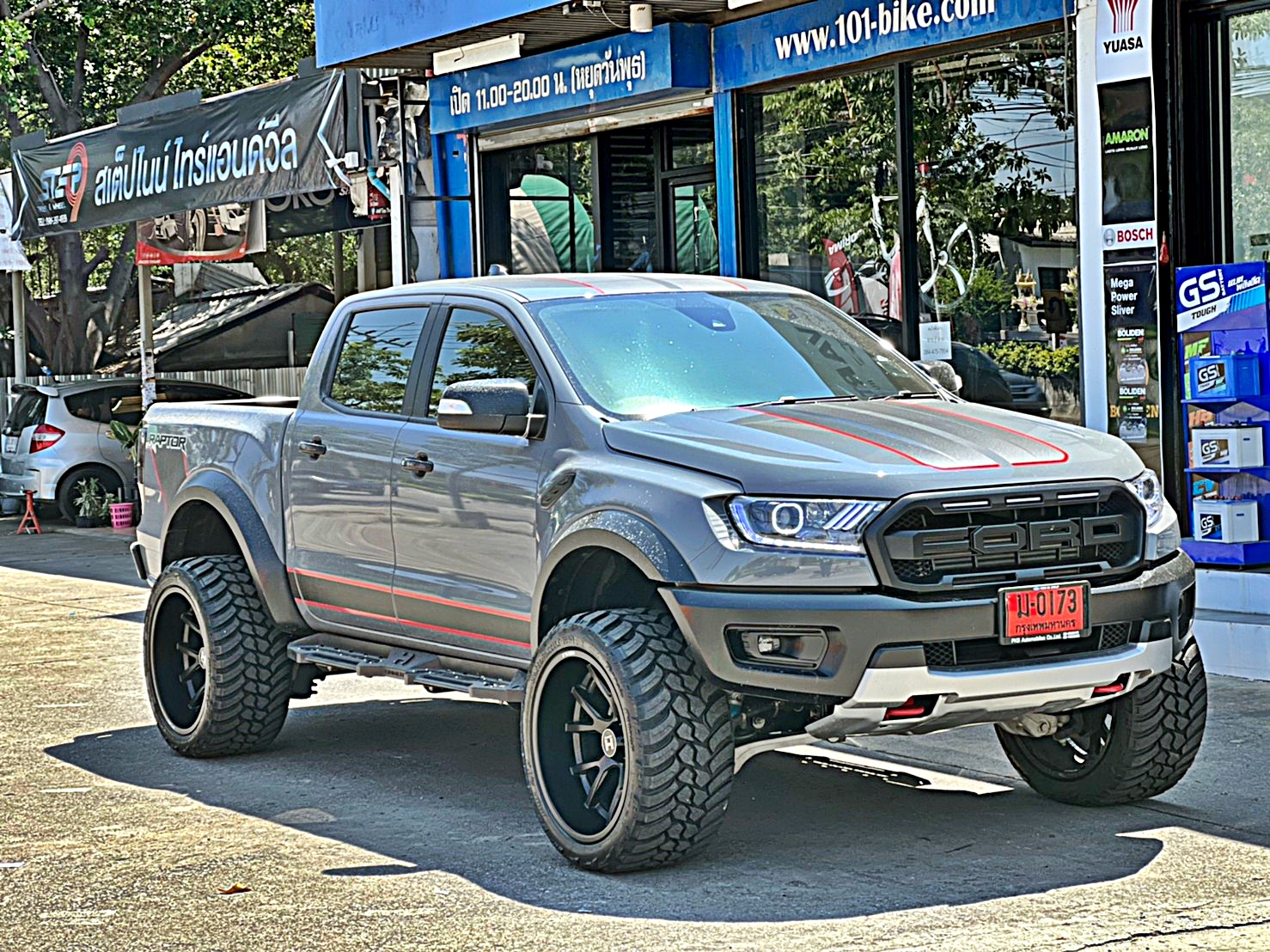 FORD RAPTOR ทรงเมกา่ ล้อ HOSTILE H113