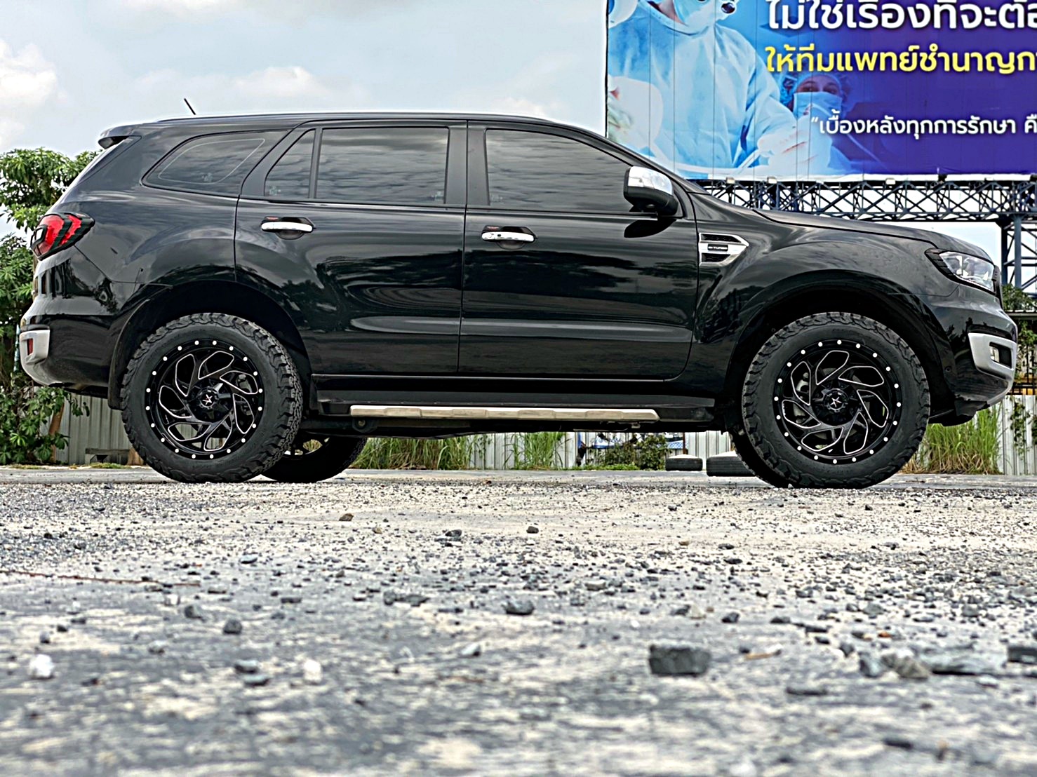 FORD EVEREST ป้ายแดงจัดล้อ20 แบบไม่ยก