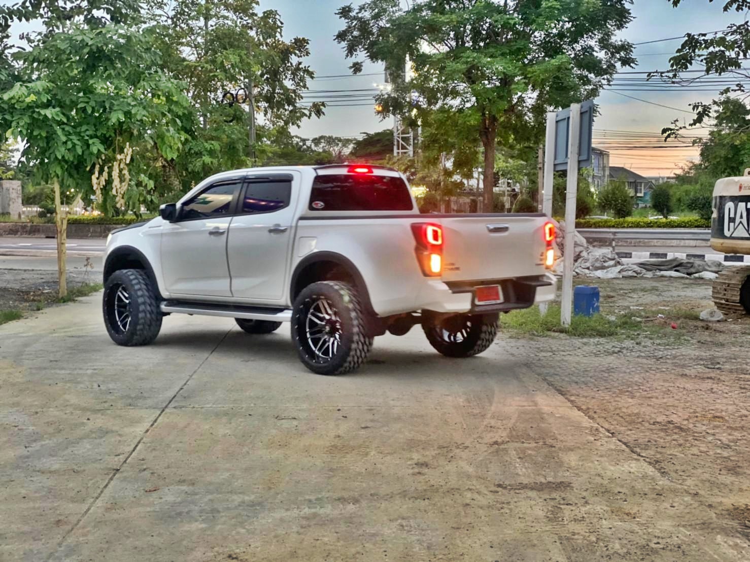 D-MAX ทรงเมกา ต้องมาที่ STEP9